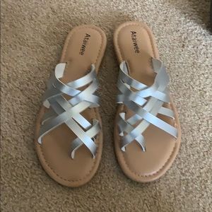 Cute pair of sandals!!